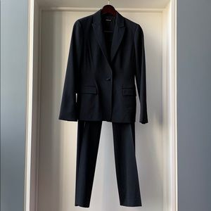 Women’s slim fit - Pant Suit